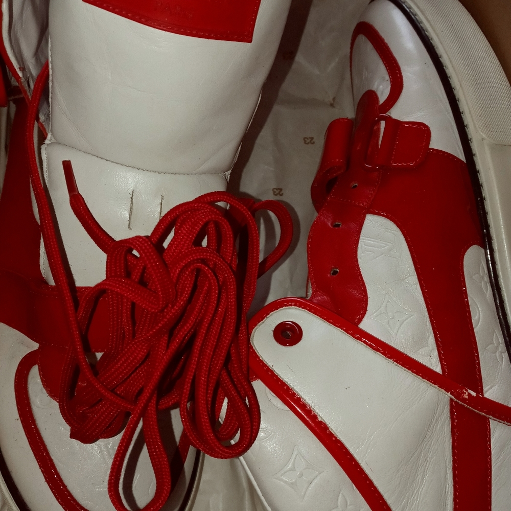 louis Vuitton Mens Mid top sneakers